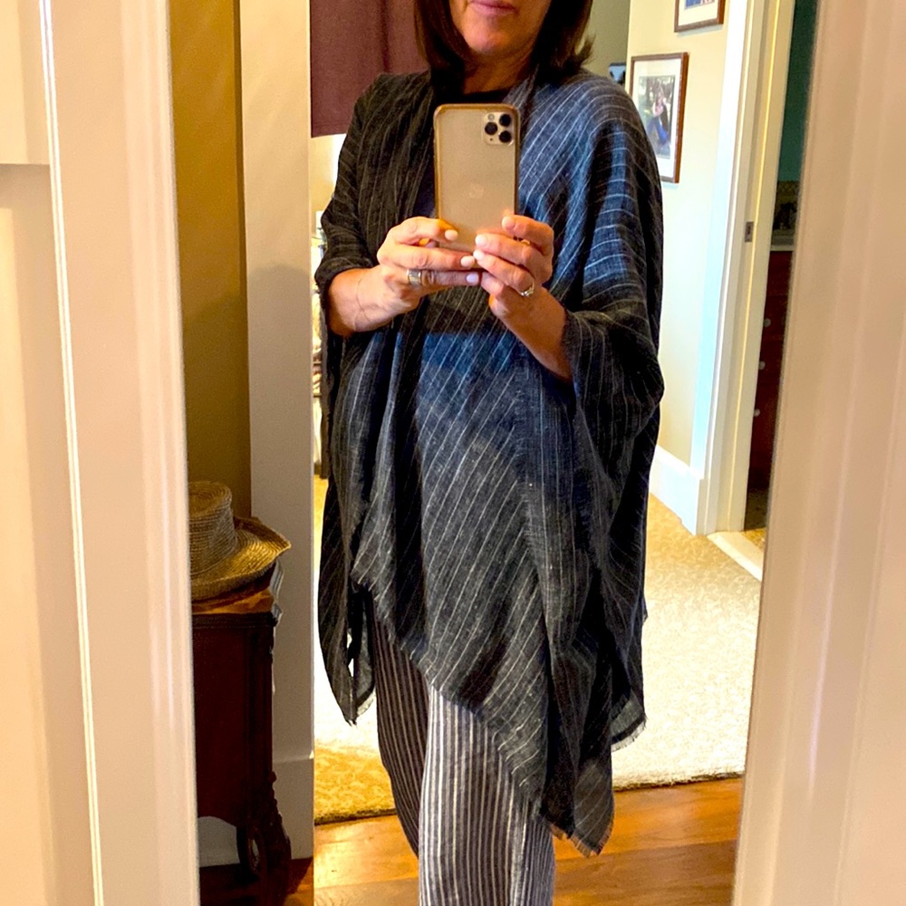 Grey with white stripes shawl.